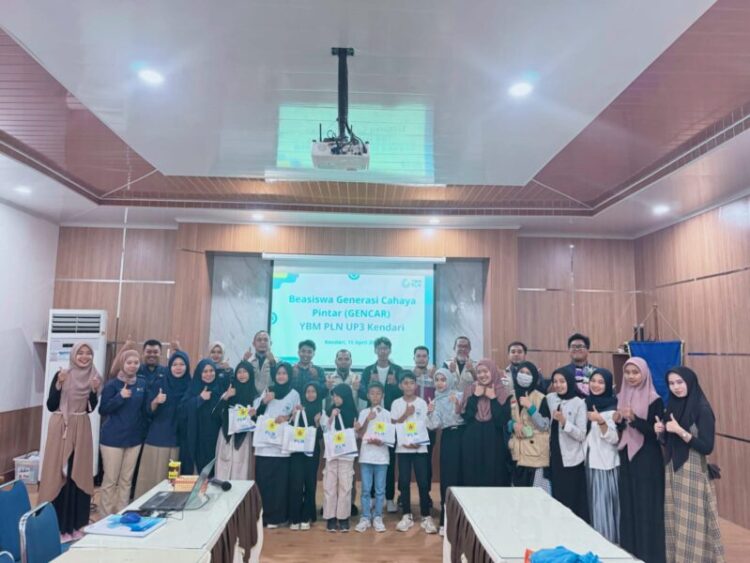 Mahasiswa Penerima Beasiswa Cahaya Pintar PLN IAIN Kendari Lakukan Kunjungan Silaturahim ke YBM PLN UP3 Kendari