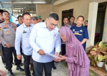 Wamen ATR/BPN, Serahkan 65 Sertifikat Elektronik Secara Door To Door Kepada Masyarakat Di Kabupaten Semarang