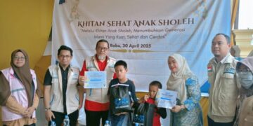 Bantu Masyarakat, YBM PLN UP3 Kendari Bersama Mahasiswa Gencar IAIN Kendari dan AM Health Care Center Lakukan Khitan Gratis kepada Puluhan Anak 
