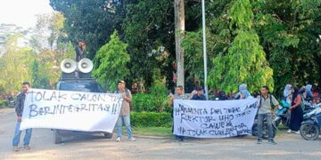 Rektor UHO Prof Muhammad Zamrun Firihu Didemo, Diminta Tak Cawe-cawe dalam Pilrek