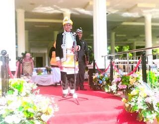 Peringati Hardiknas 2025, Bupati Muna Tekankan Pentingnya Pendidikan Berkualitas