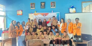 Magister Farmasi UHO Lakukan Pengabdian kepada Masyarakat Dengan Berikan Edukasi Penggunaan Kosmetik Berbahan Aman Bagi Siswa di SMPN 2 Soropia