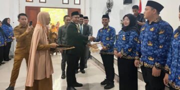 Serahkan SK Kepada 246 CPNS, Bupati Mubar : Berikan Kontribusi Terbaik Untuk Daerah
