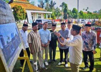 Wabup Muna Letakkan Batu Pertama Renovasi Masjid Nurul Hidayah Desa Mantobua