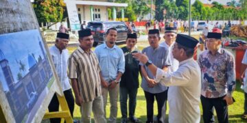 Wabup Muna Letakkan Batu Pertama Renovasi Masjid Nurul Hidayah Desa Mantobua