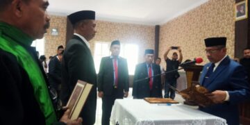 Aris Resmi Dilantik Jadi Sekwan, Ini Pesan Bupati Muna