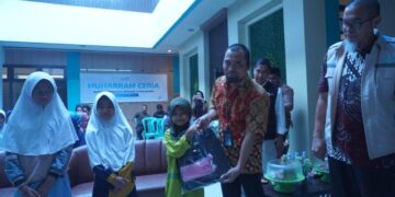YBM PLN UP3 Kendari Salurkan Bantuan Peralatan Sekolah untuk Anak Yatim dalam Program Muharram Ceria