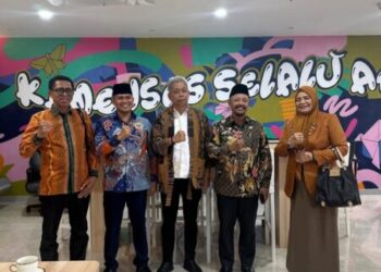 Sedikit Bicara Banyak Bekerja, Bupati Buton Tengah Azhari Temui Wakil Menteri Sosial
