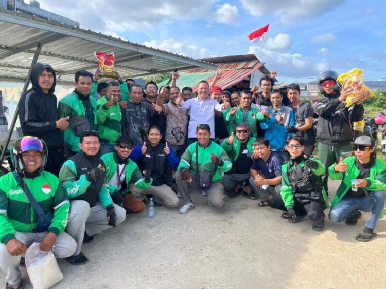 Kadin Sultra Peduli, Salurkan Ratusan Beras Kepada Pengemudi Ojol di Kota Kendari 