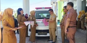 Wabup Muna Serahkan 10 Unit Ambulans, Pastikan Layanan Kesehatan Lebih Merata