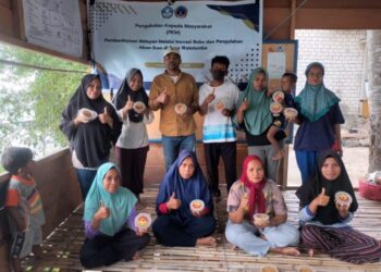 Tim PKM USN Kolaka melatih Nelayan Desa Watorumbe Manfaatkan Bubu Ramah Lingkungan dan Olahan Abon Ikan dalam Mendukung Ekonomi Biru