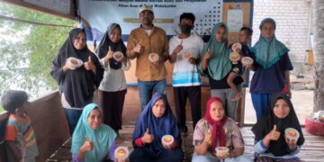 Tim PKM USN Kolaka melatih Nelayan Desa Watorumbe Manfaatkan Bubu Ramah Lingkungan dan Olahan Abon Ikan dalam Mendukung Ekonomi Biru