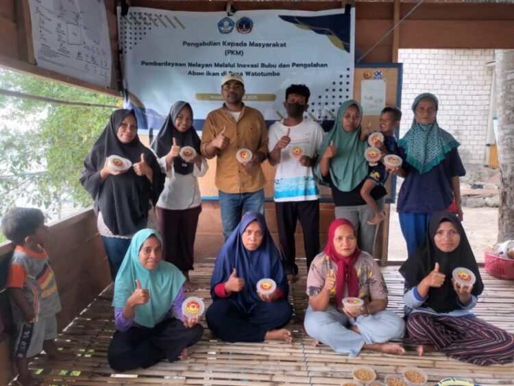 Tim PKM USN Kolaka melatih Nelayan Desa Watorumbe Manfaatkan Bubu Ramah Lingkungan dan Olahan Abon Ikan dalam Mendukung Ekonomi Biru