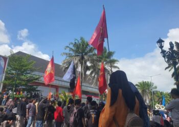 Riuh ! Sultra Bergerak Hari Ini Ratusan Mahasiswa Turun ke Jalan