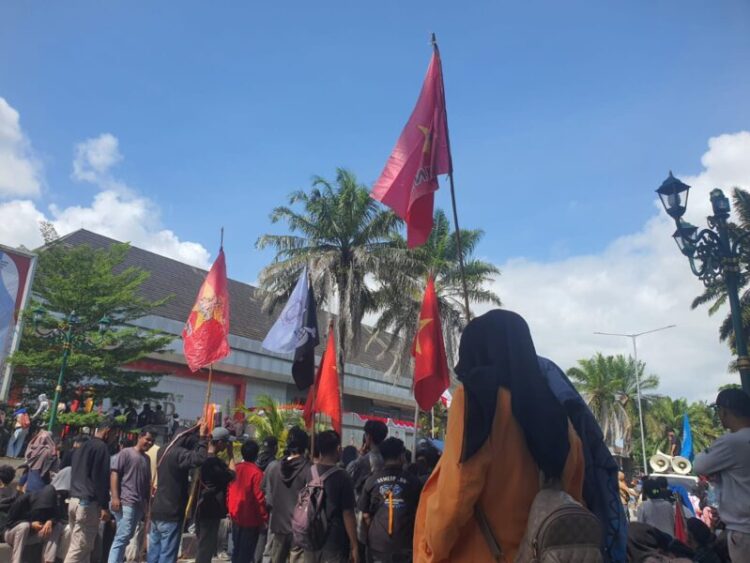Riuh ! Sultra Bergerak  Hari Ini Ratusan Mahasiswa Turun ke Jalan