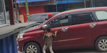 Miris Anak Kecil Jadi Pengemis di Lampu Merah, Sao -Sao   Kota Kendari