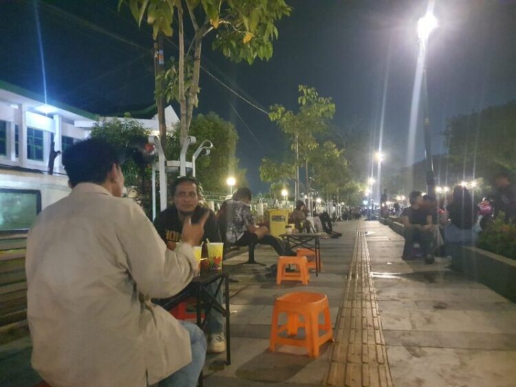 Pematang jalan mtq kendari, Tempat Nongkrong Asik Warga kendari.