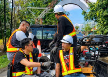 Siaga ! Ranjau Lubang di Mana-Mana , Abu Langit official Perbaiki Jalan Berlubang.