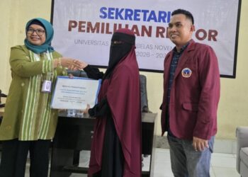 Prof. Rosnawintang Kembali Mendaftar: Bawa Visi Keberlanjutan untuk USN Kolaka 2026-2030