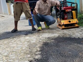 Abu Langit Official Lakukan Aksi Patching Jalan Berlubang di Kota Kendari, Haji Iksan ikut Andil Tanpa Syarat