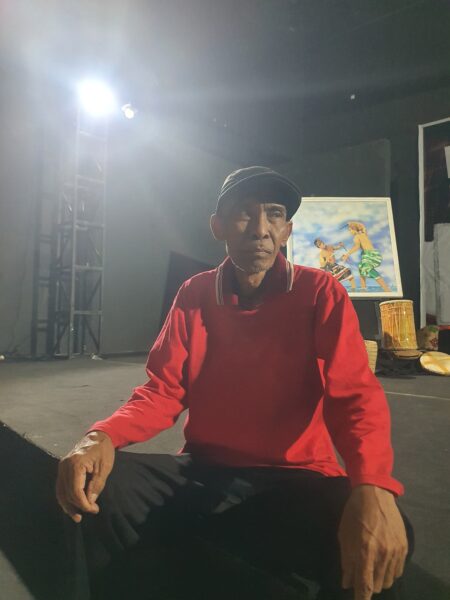 Om Uceng, Seniman Senior Sulawesi Tenggara yang Tetap Setia Menjaga Nyala Seni